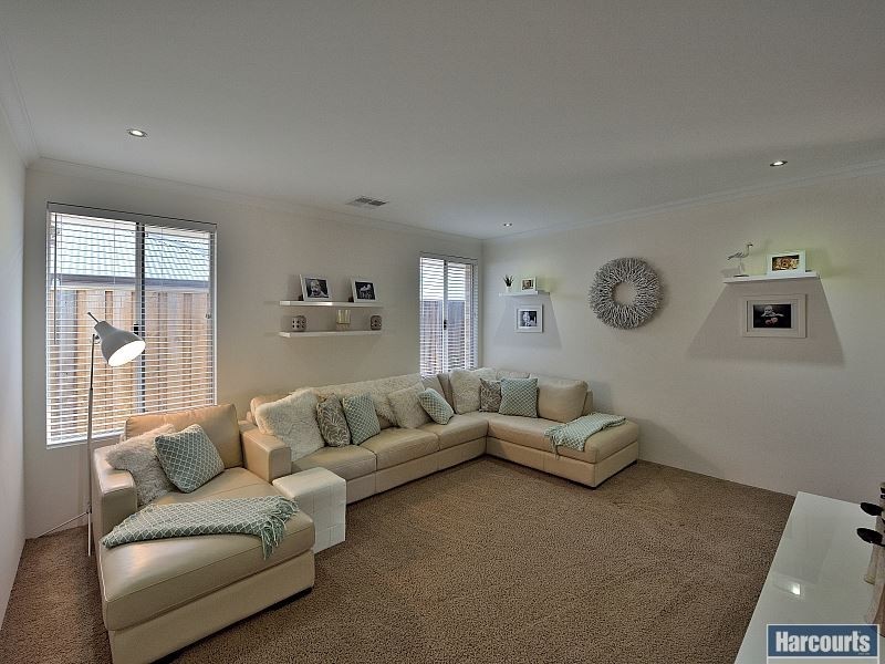 22 Marsdenia Road, Halls Head WA 6210