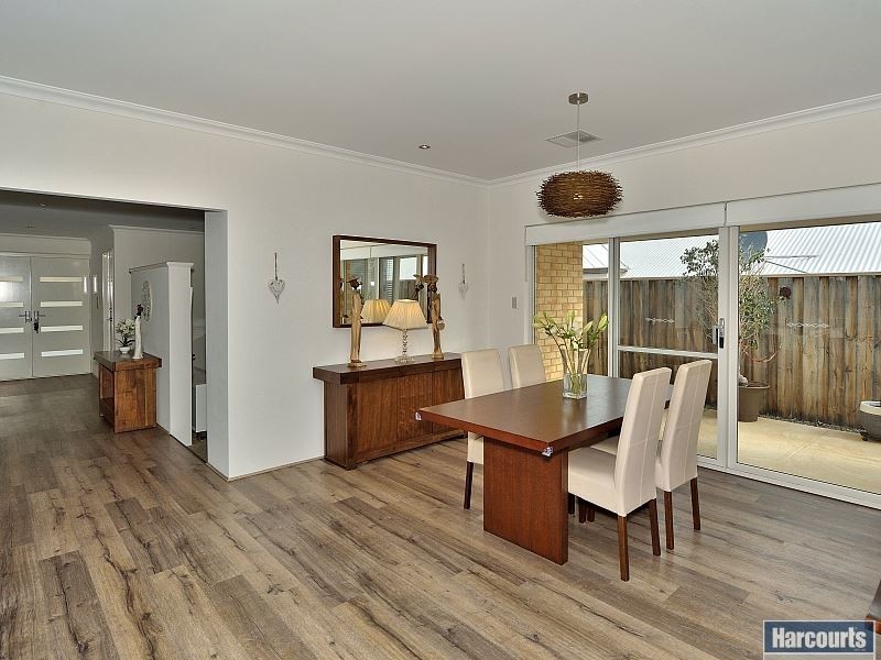 22 Marsdenia Road, Halls Head WA 6210