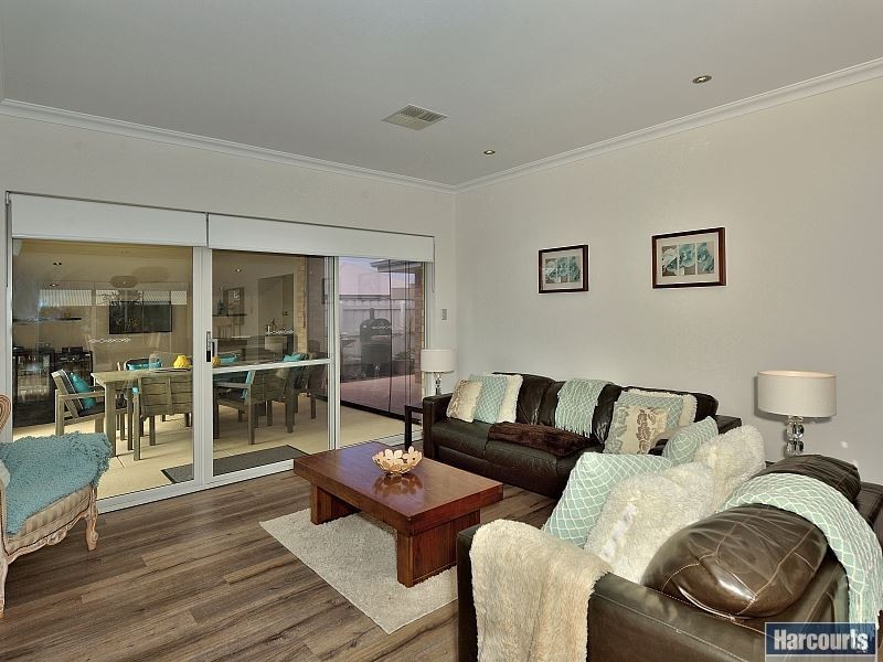 22 Marsdenia Road, Halls Head WA 6210