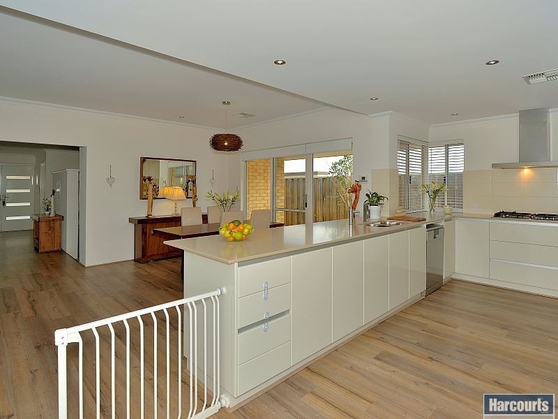 22 Marsdenia Road, Halls Head WA 6210