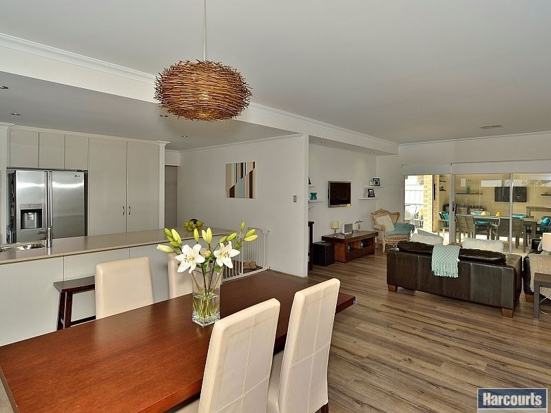 22 Marsdenia Road, Halls Head WA 6210