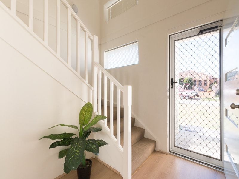 77 Leisure Way, Halls Head WA 6210