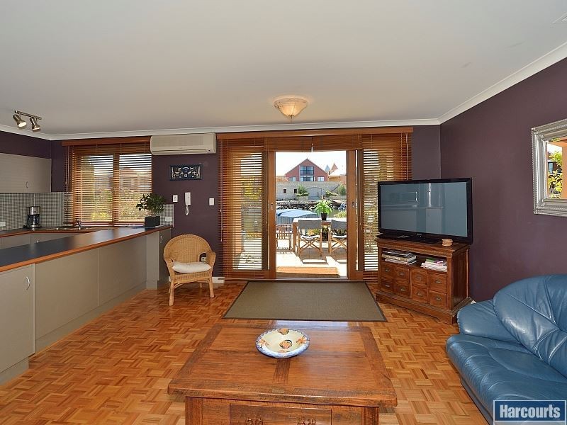 8/40 Rialto Place, Halls Head WA 6210