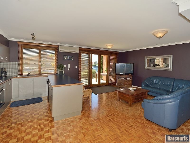 8/40 Rialto Place, Halls Head WA 6210