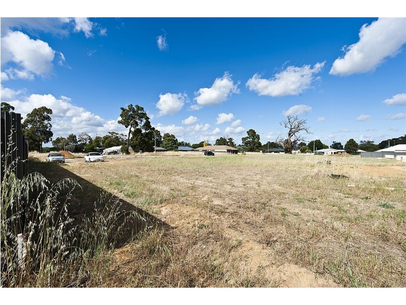8B Wood Avenue, Waroona WA 6215