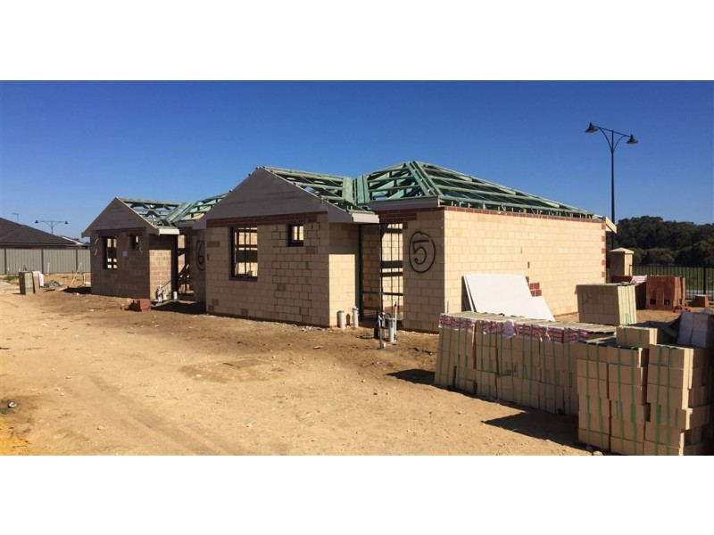 2/71 Kingaroy Drive, Baldivis WA 6171