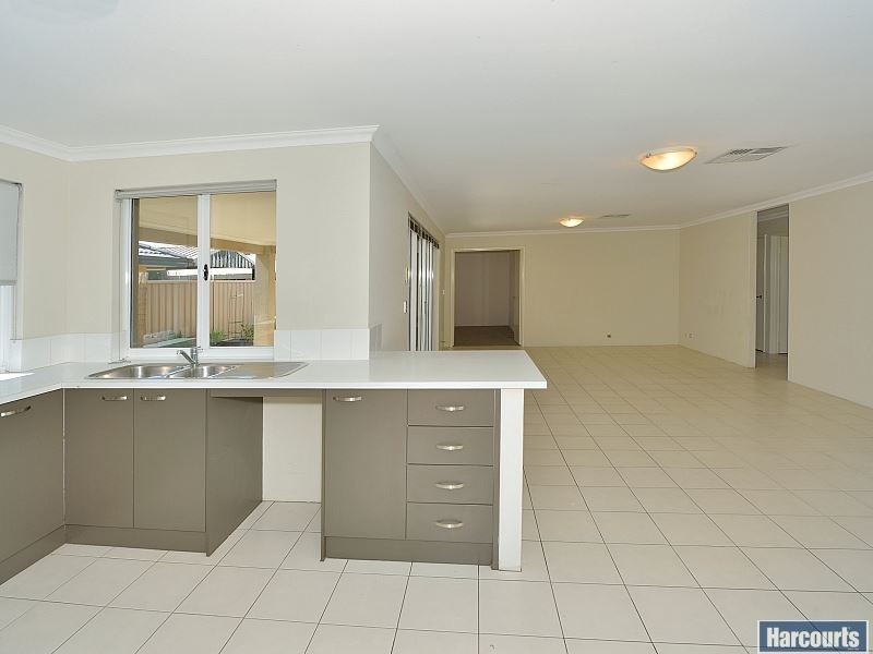 4 Yellin Way, Wannanup WA 6210
