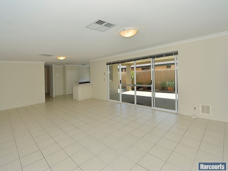 4 Yellin Way, Wannanup WA 6210