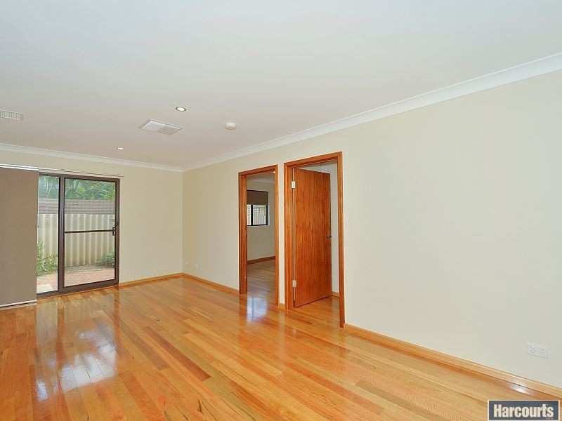 74 Peelwood Parade, Halls Head WA 6210