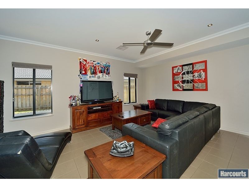 52 Santalum Circus, Halls Head WA 6210