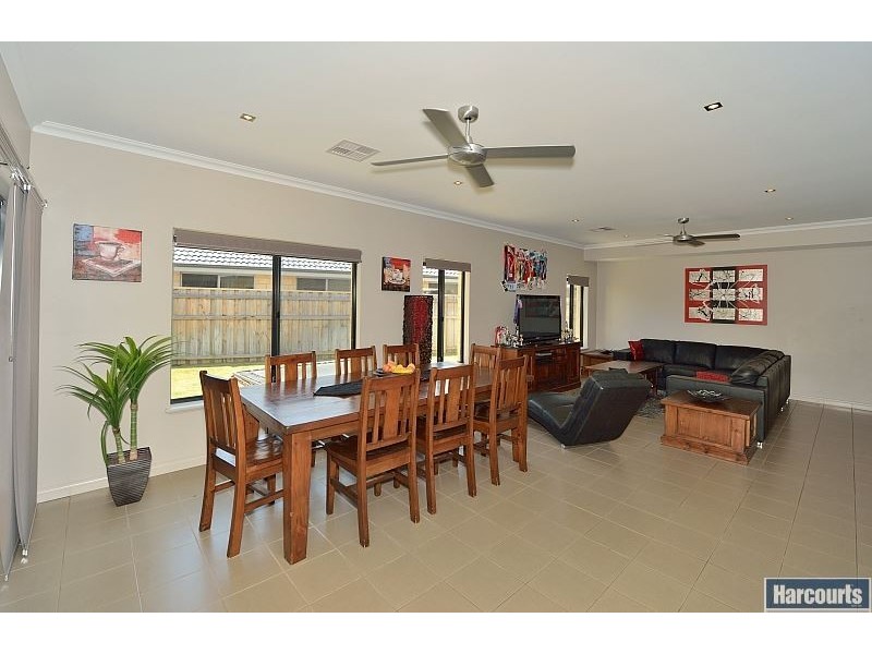 52 Santalum Circus, Halls Head WA 6210