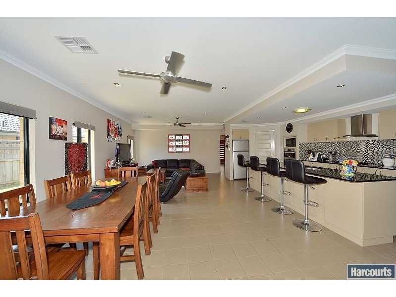 52 Santalum Circus, Halls Head WA 6210