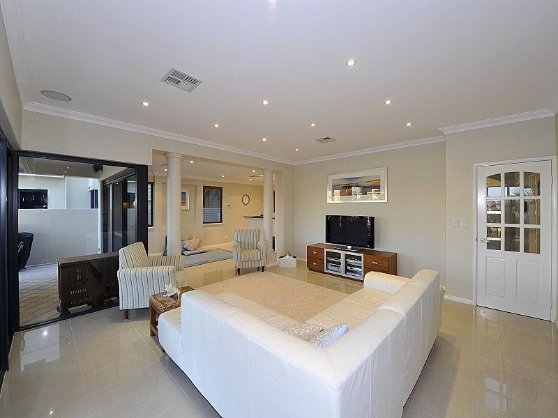 40 Brindabella Crescent, Halls Head WA 6210