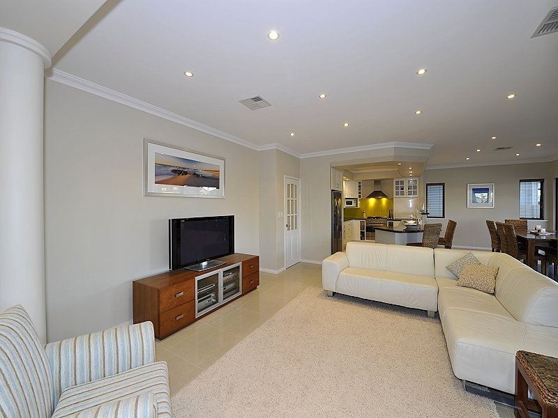 40 Brindabella Crescent, Halls Head WA 6210