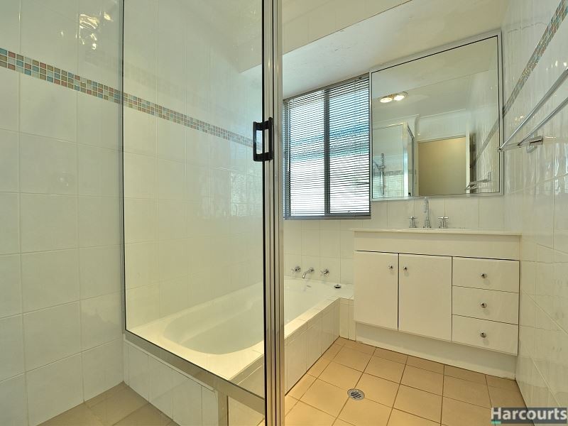 3 Oakdale Close, Halls Head WA 6210