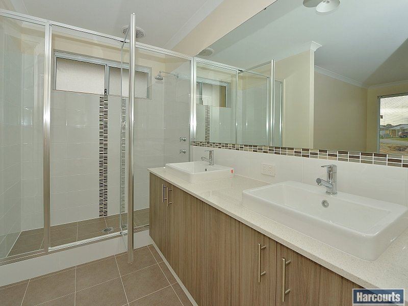 18 Carnaby Drive, Dawesville WA 6211