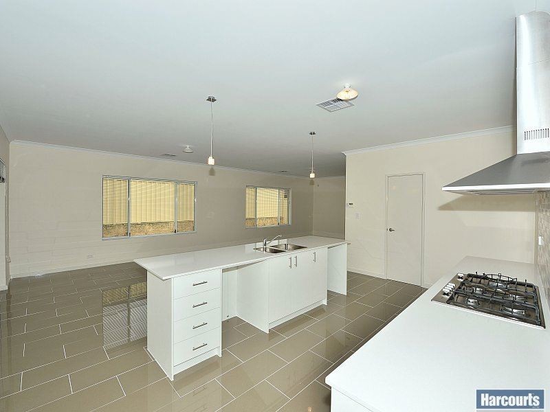18 Carnaby Drive, Dawesville WA 6211