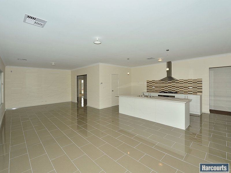 18 Carnaby Drive, Dawesville WA 6211