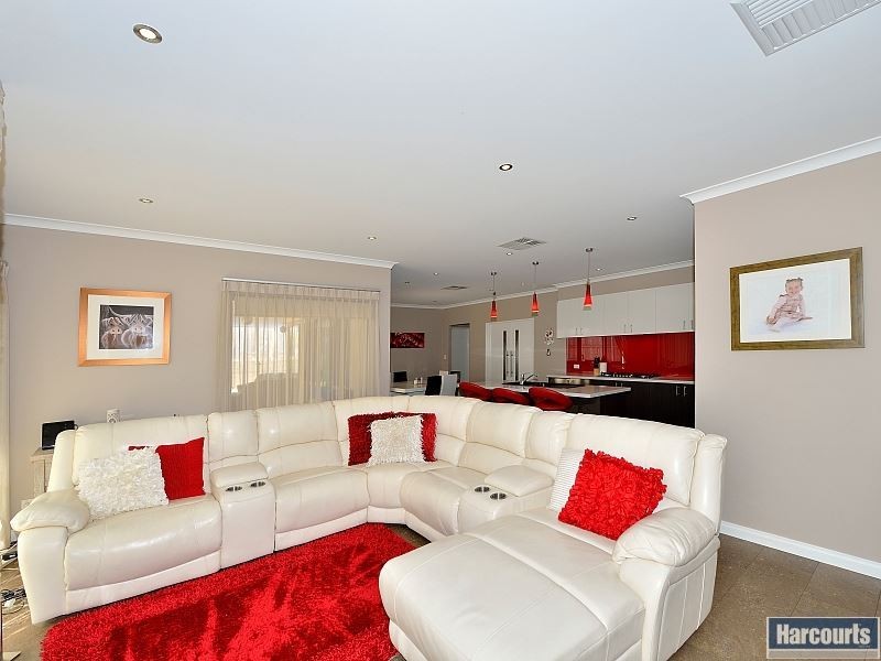 297 Peelwood Parade, Halls Head WA 6210