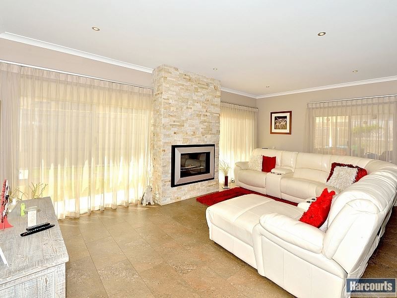 297 Peelwood Parade, Halls Head WA 6210