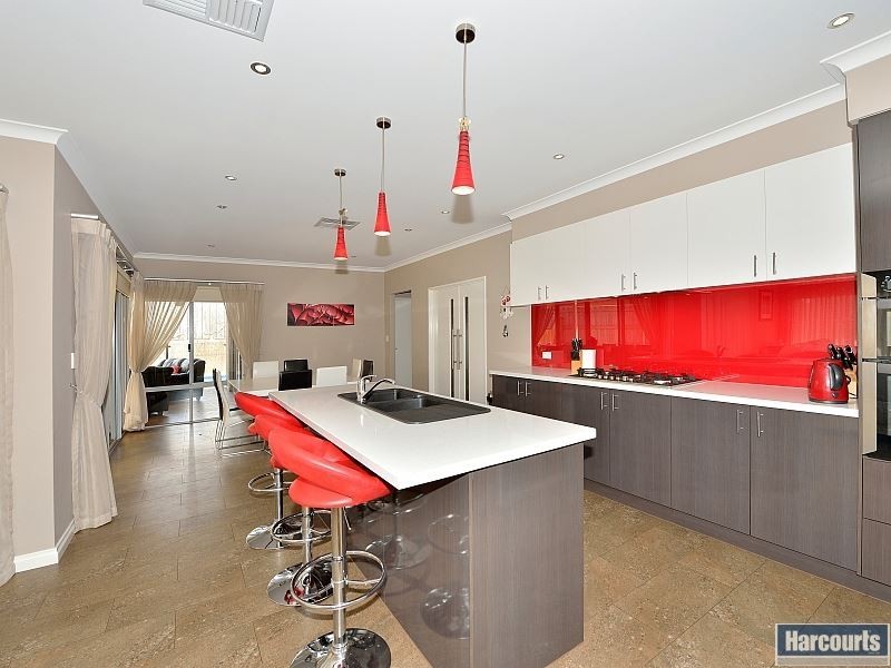 297 Peelwood Parade, Halls Head WA 6210