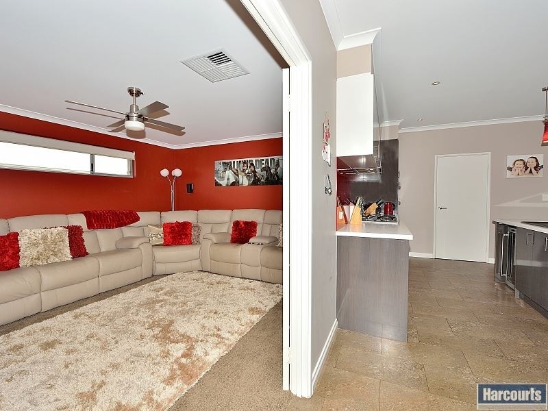 297 Peelwood Parade, Halls Head WA 6210