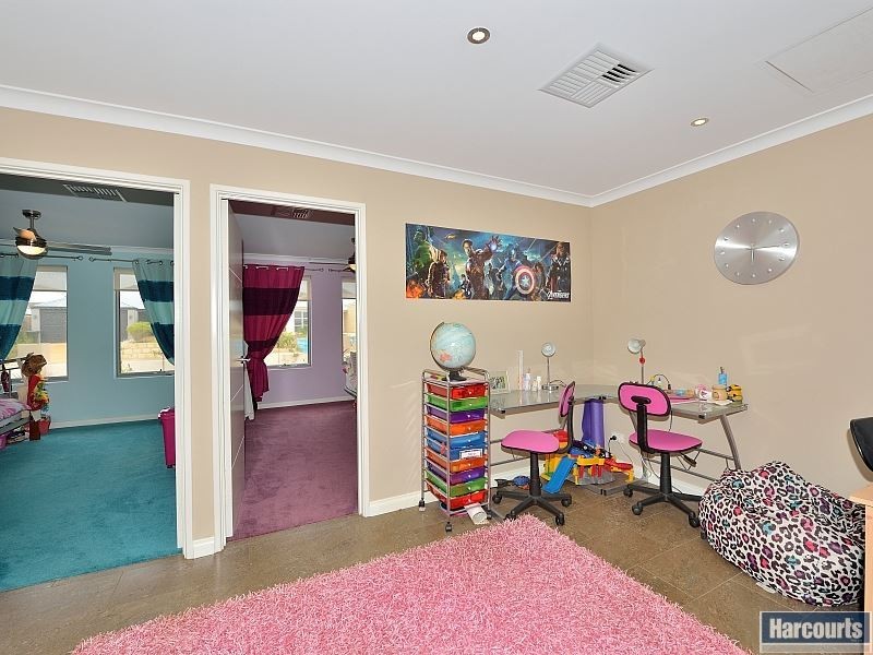 297 Peelwood Parade, Halls Head WA 6210