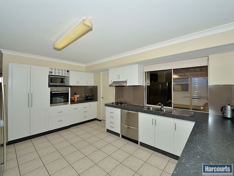 4 Shanto Court, Dudley Park WA 6210