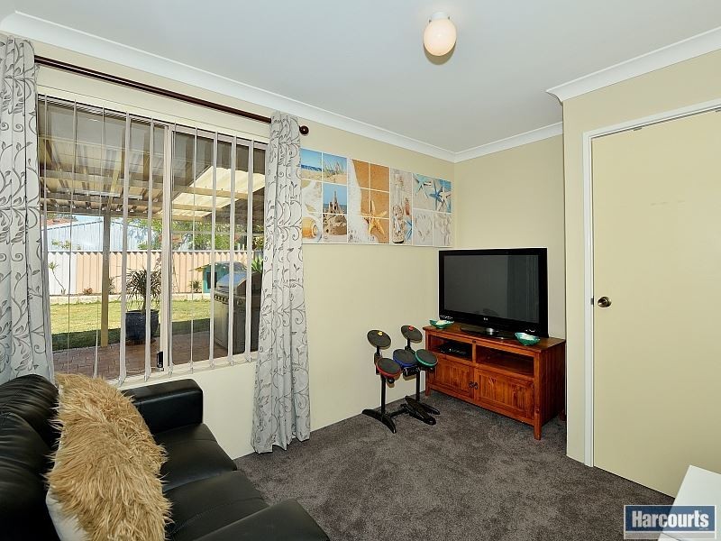 4 Shanto Court, Dudley Park WA 6210