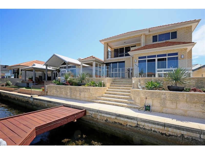 32 Aztec Island Retreat, Halls Head WA 6210