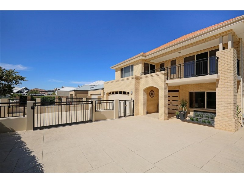 32 Aztec Island Retreat, Halls Head WA 6210