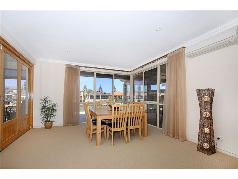 32 Aztec Island Retreat, Halls Head WA 6210