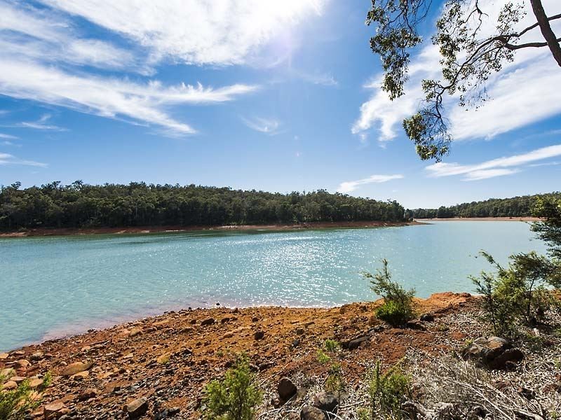 147 Invarell Rd, Waroona WA 6215