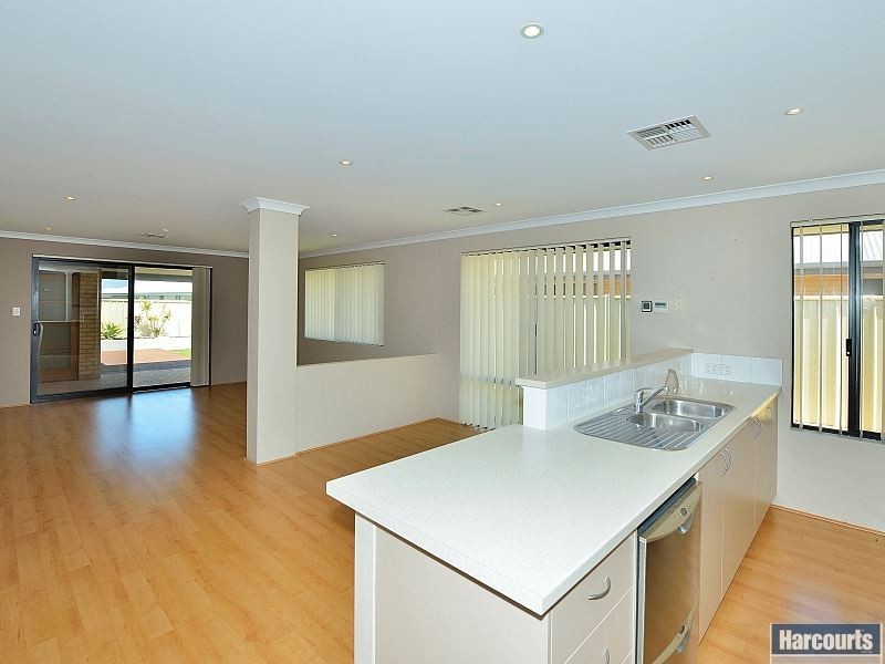 33 Lascelles Circuit, Lakelands WA 6180