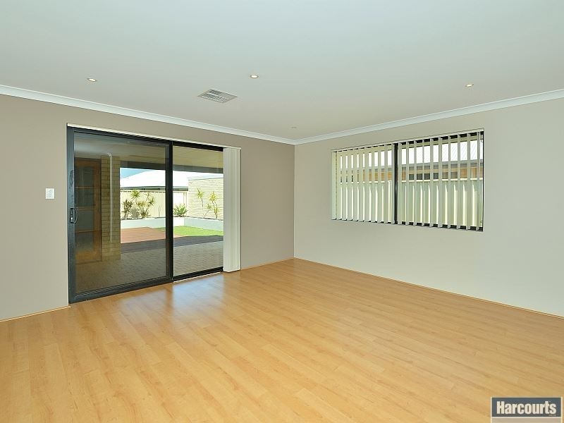 33 Lascelles Circuit, Lakelands WA 6180