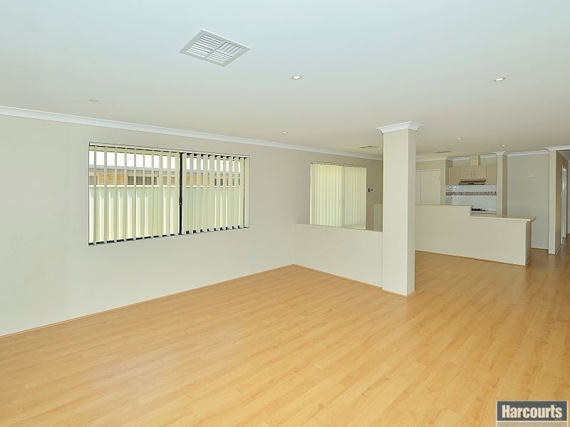 33 Lascelles Circuit, Lakelands WA 6180