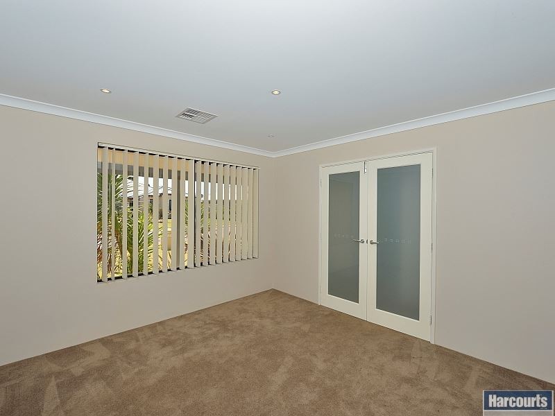 33 Lascelles Circuit, Lakelands WA 6180