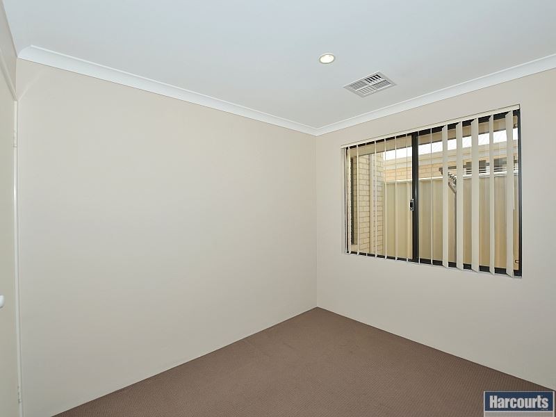 33 Lascelles Circuit, Lakelands WA 6180