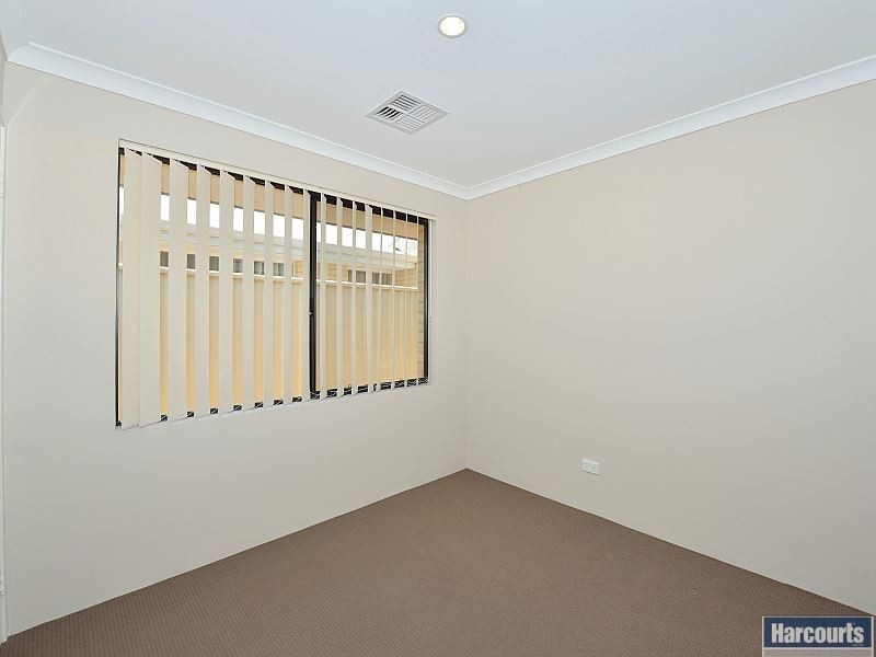 33 Lascelles Circuit, Lakelands WA 6180
