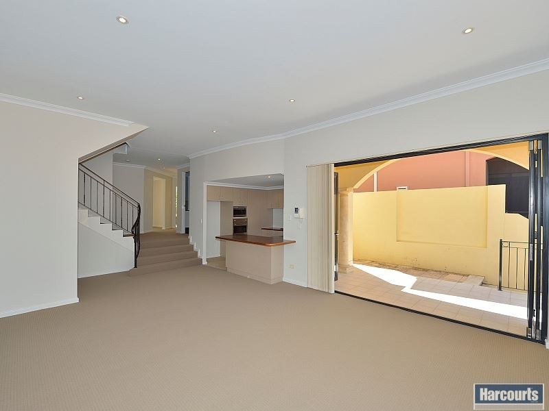 6/2 The Pass, Dawesville WA 6211