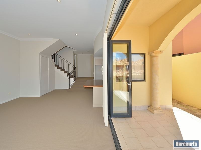 6/2 The Pass, Dawesville WA 6211