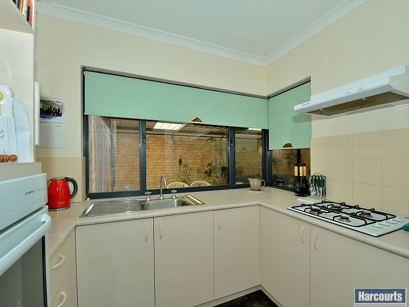 8 Cassia Street, Greenfields WA 6210