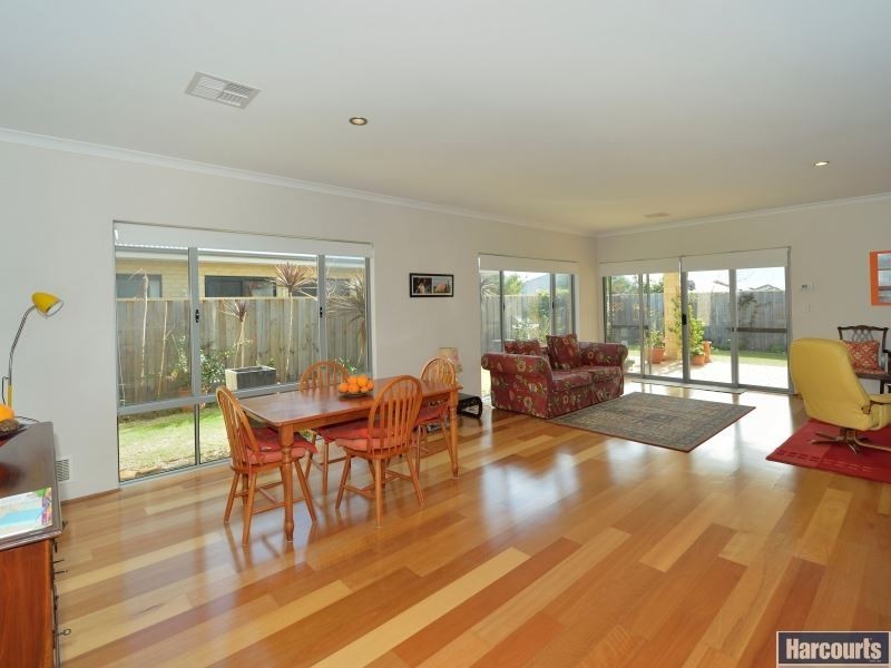 33 Marsdenia Road, Halls Head WA 6210