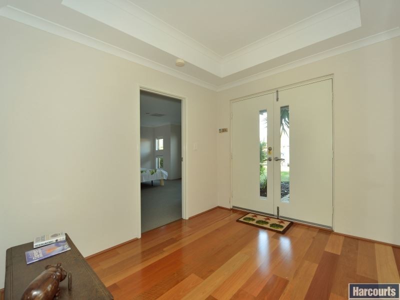33 Marsdenia Road, Halls Head WA 6210