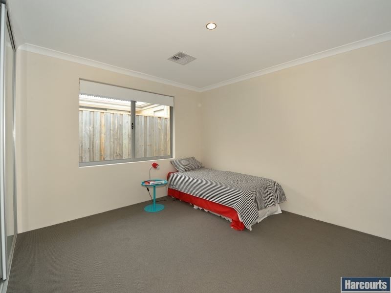33 Marsdenia Road, Halls Head WA 6210