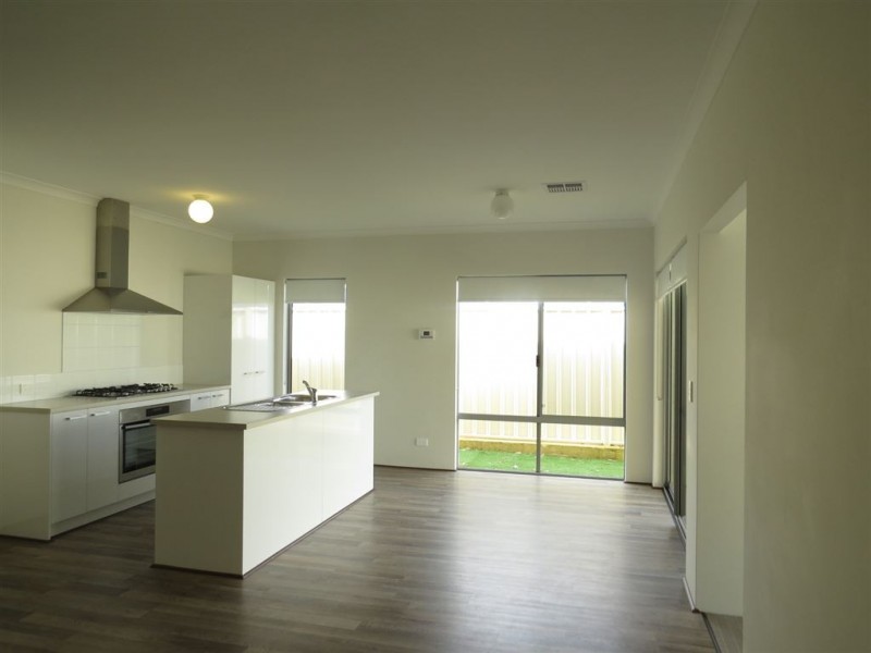 14 Adela Bend, Lakelands WA 6180