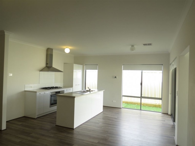 14 Adela Bend, Lakelands WA 6180