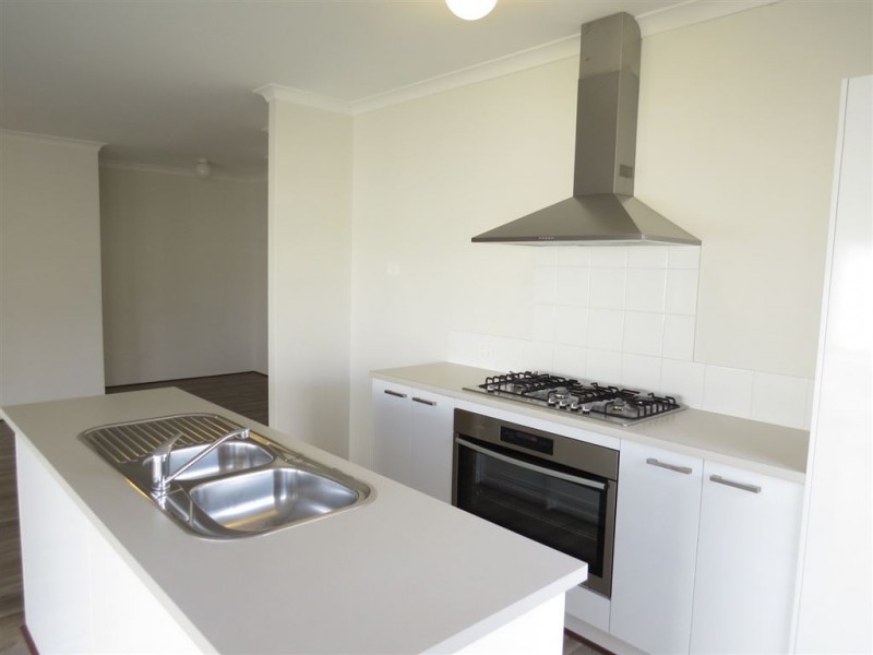 14 Adela Bend, Lakelands WA 6180