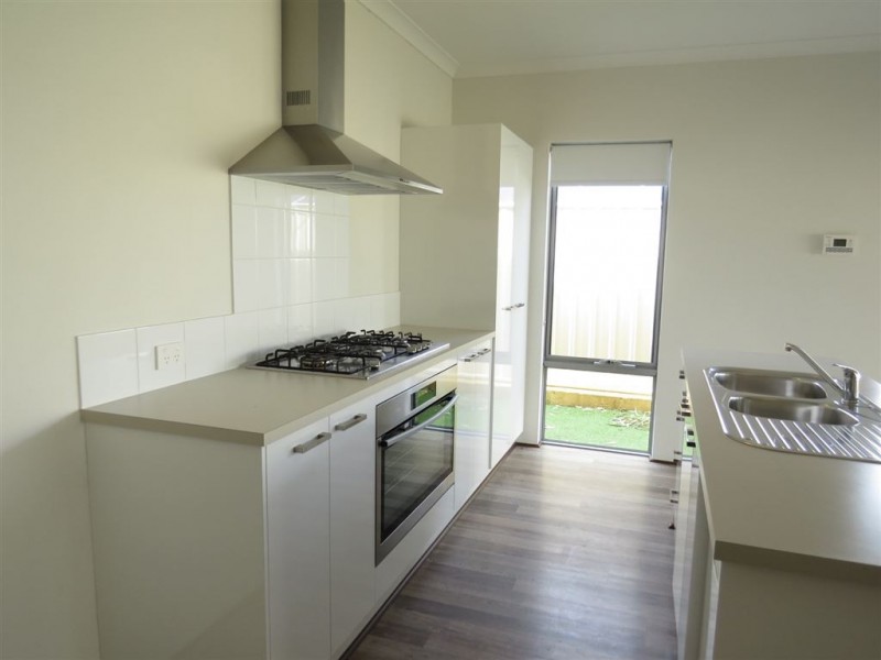 14 Adela Bend, Lakelands WA 6180