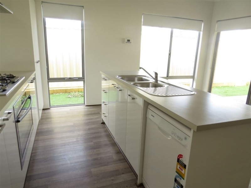 14 Adela Bend, Lakelands WA 6180